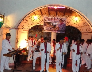 fiesta-en-la-plaza
